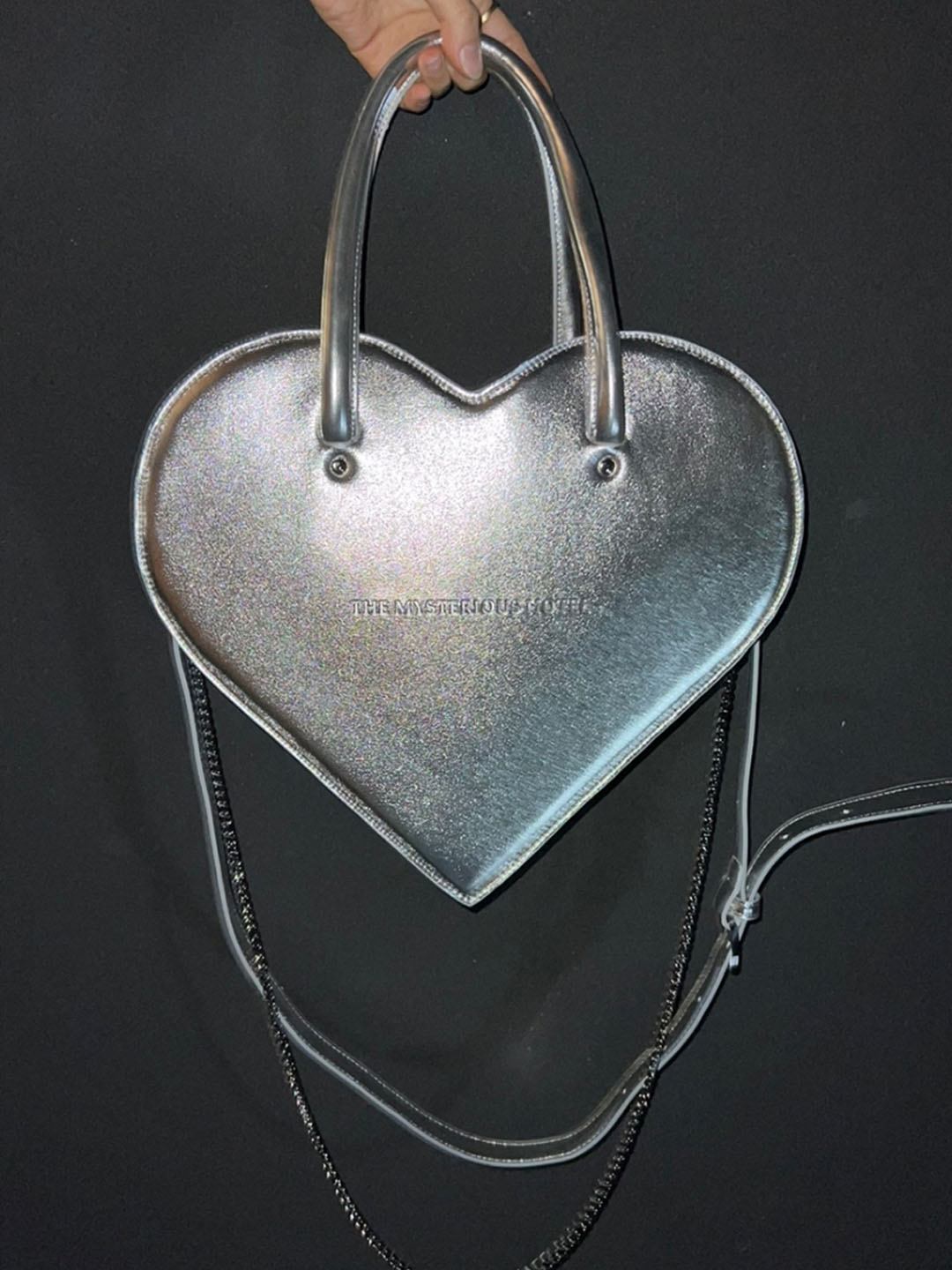 2nd) GIANT HEART CHAIN BAG